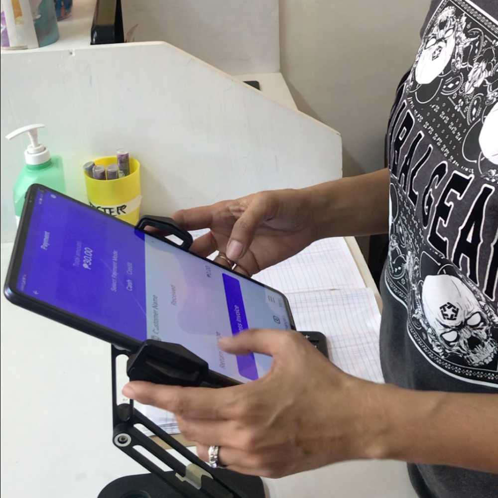 A yufin user using the yufin app's 'Cashier' feature to create a sales transaction on her tablet.