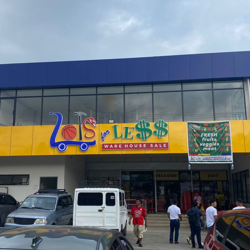 Storefront of Lots for Less Toril branch.