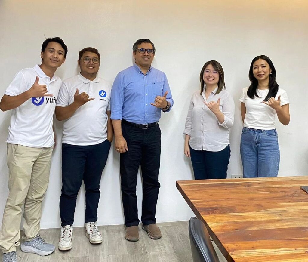 yufin and KGO team during contract signing.